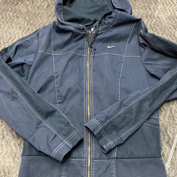 Nike Jackets & Blazers - Beautiful vintage Nike long sleeve hoodie zip up jacket with mesh medium women’s